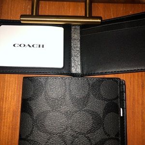 New Coach wallet 
4 1/4" (L) x 3 3/4" (H) x 3/4" (W)